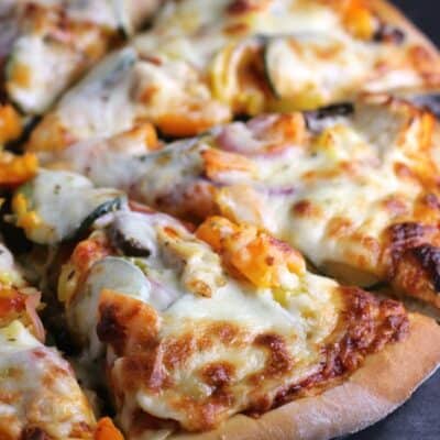 Chicken Gyro Pizza. Mediterranean toppings make for a deliciously inspired pizza. https://wp.me/p4qC4h-2Iw