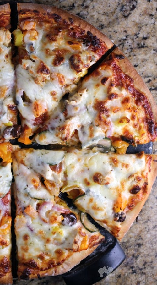 Chicken Gyro Pizza. Mediterranean toppings make for a deliciously inspired pizza. https://wp.me/p4qC4h-2Iw