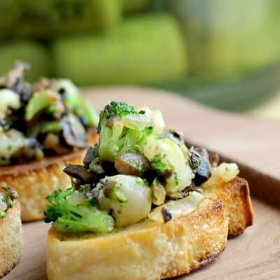 Winter Crostini with Mushrooms, Broccoli, and Hominy https://wp.me/p4qC4h-3x1
