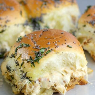 Cheesy Chipotle Party Sliders {Vegetarian} #VeryVeggieHoliday #ad